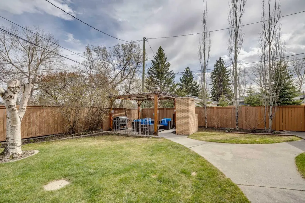 5207 Grove Hill Road SW Calgary AB T3E 4G7