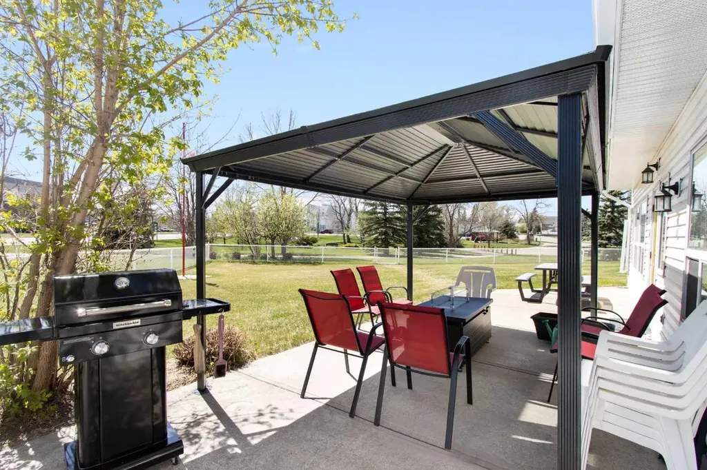 3 Parklane Way Strathmore AB T1P 1N6