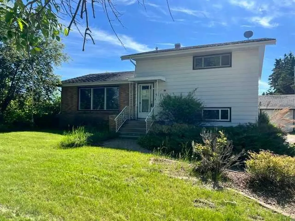 5021 47 Street Daysland AB T0B 1N0
