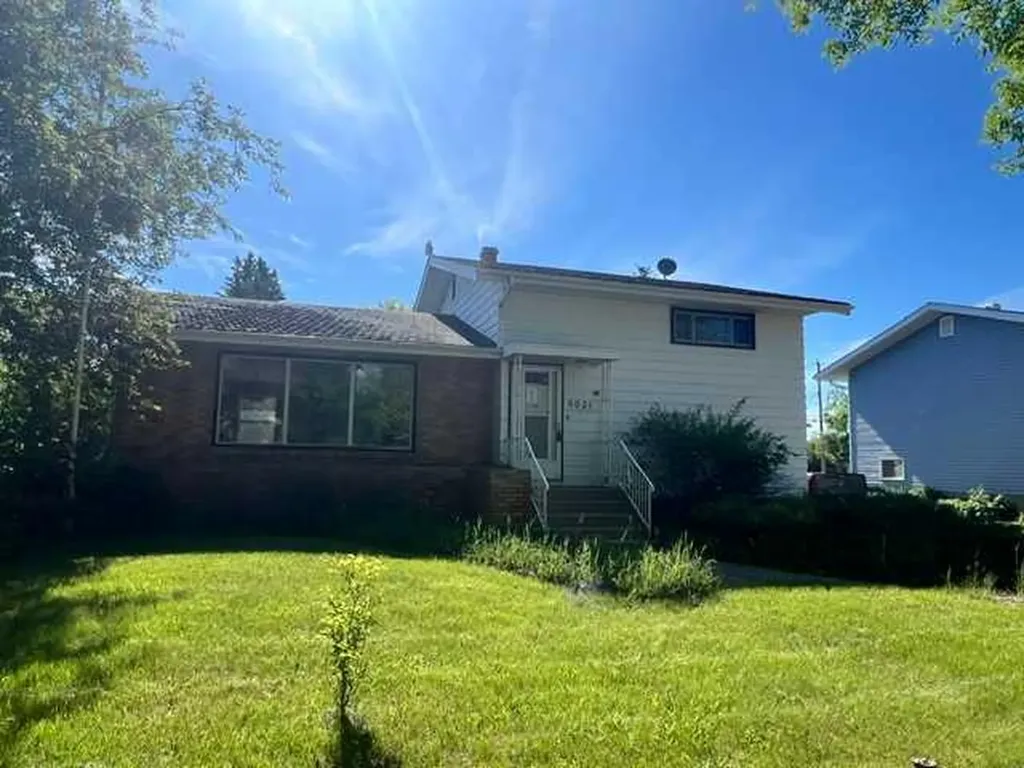 5021 47 Street Daysland AB T0B 1N0