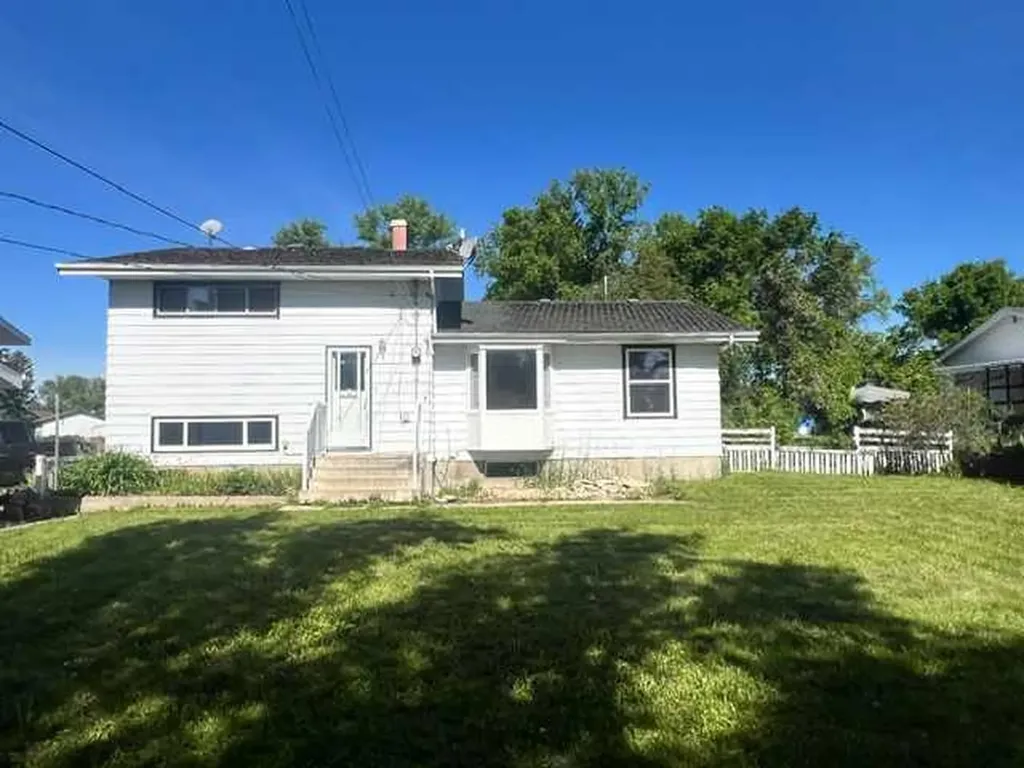 5021 47 Street Daysland AB T0B 1N0