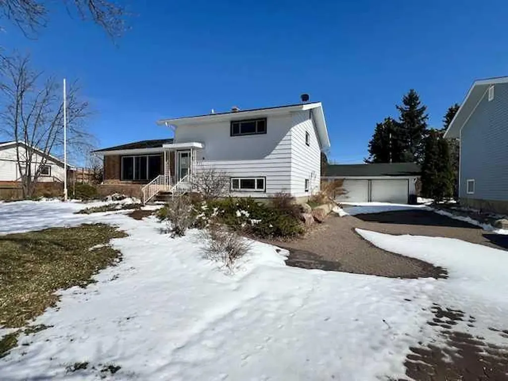 5021 47 Street Daysland AB T0B 1N0