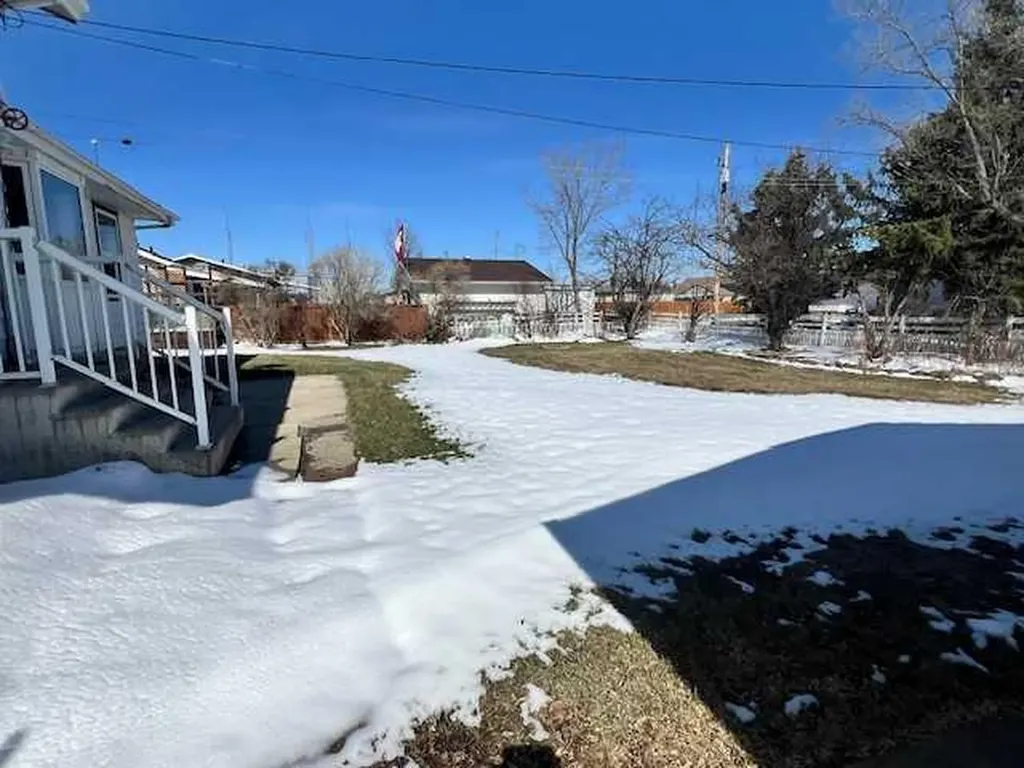 5021 47 Street Daysland AB T0B 1N0