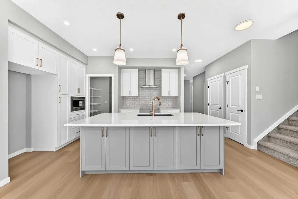 547 Mercado Avenue SE Calgary AB T3M 4C9
