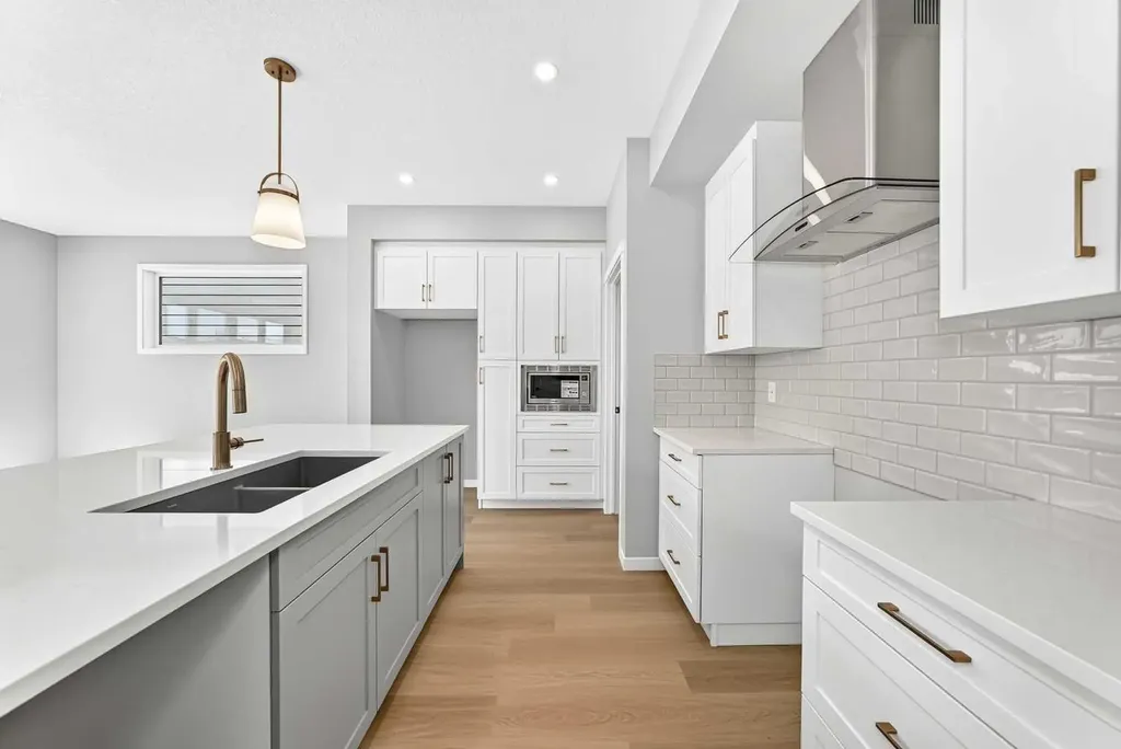 547 Mercado Avenue SE Calgary AB T3M 4C9