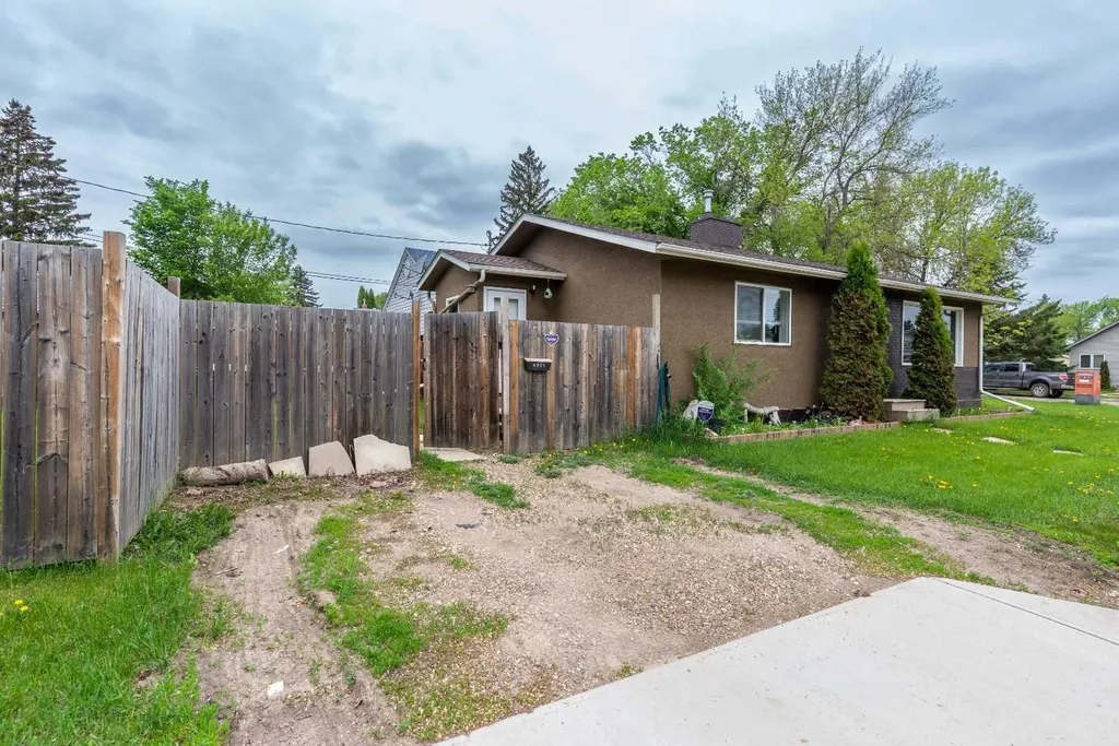 4801 42 Street Lloydminster SK S9V 0E3