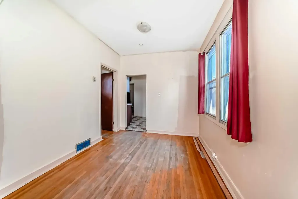 112 30 Avenue NE Calgary AB T2E2C8