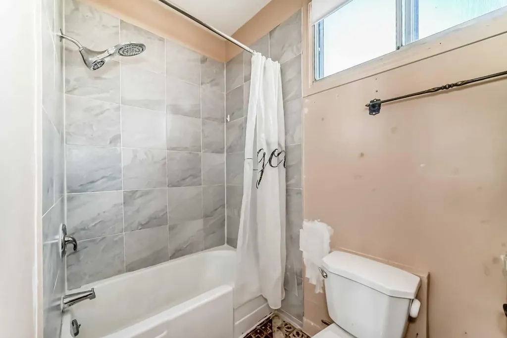 112 30 Avenue NE Calgary AB T2E2C8