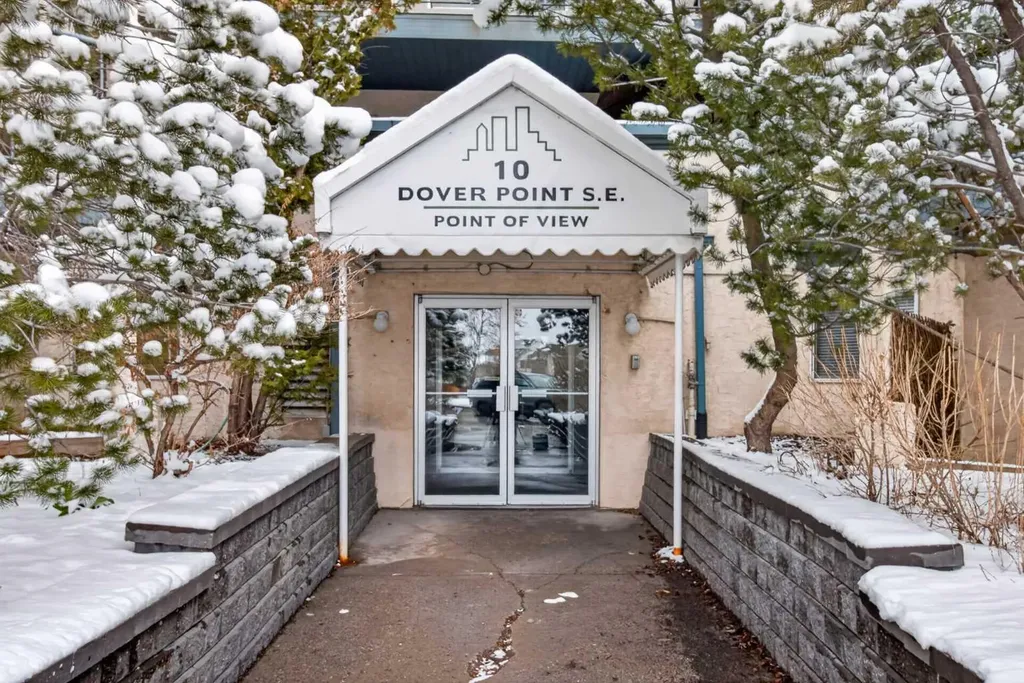 10 Dover Point SE Calgary AB T2P 3K2
