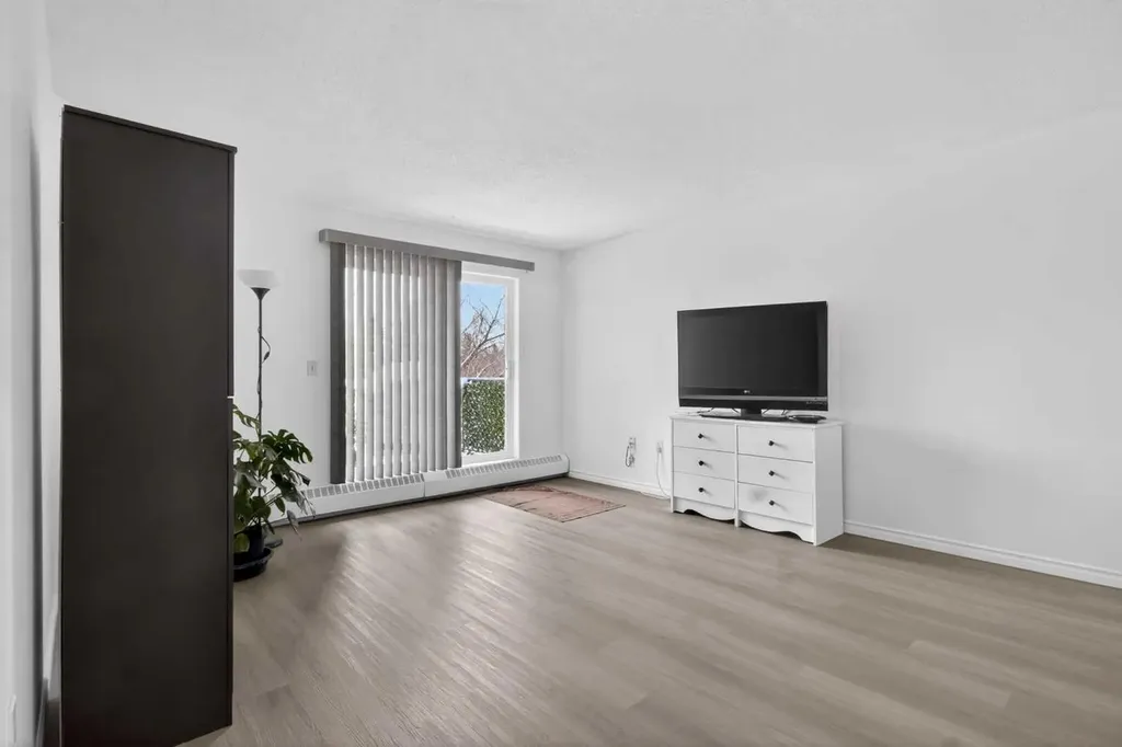 10 Dover Point SE Calgary AB T2P 3K2