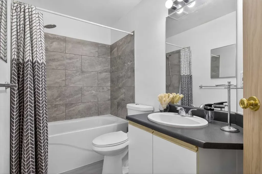 10 Dover Point SE Calgary AB T2P 3K2