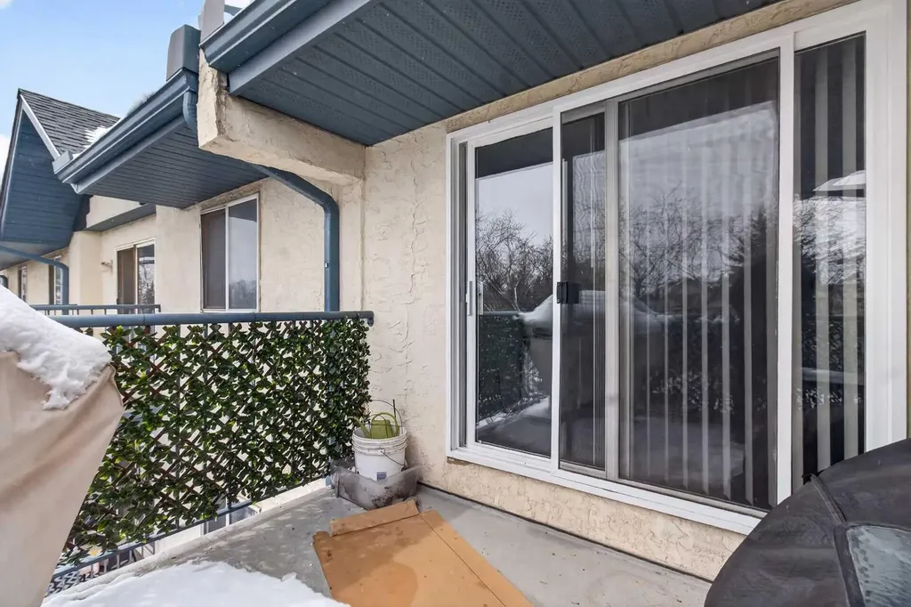 10 Dover Point SE Calgary AB T2P 3K2