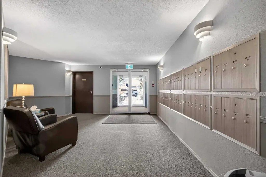 10 Dover Point SE Calgary AB T2P 3K2