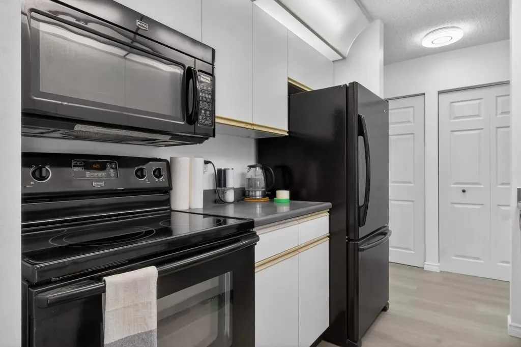 10 Dover Point SE Calgary AB T2P 3K2