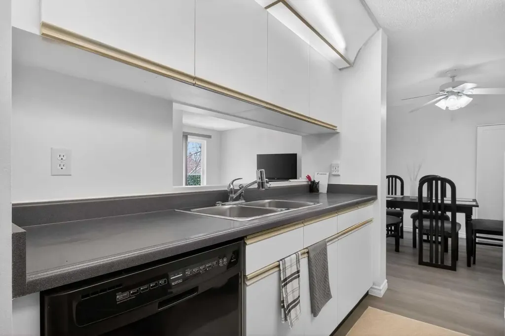 10 Dover Point SE Calgary AB T2P 3K2
