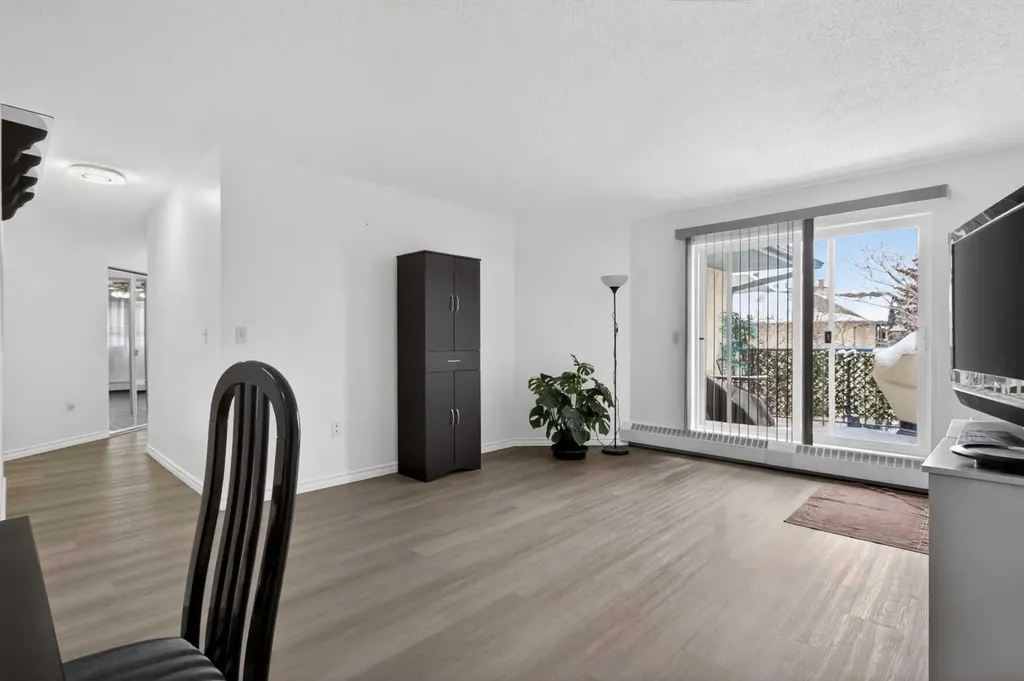 10 Dover Point SE Calgary AB T2P 3K2