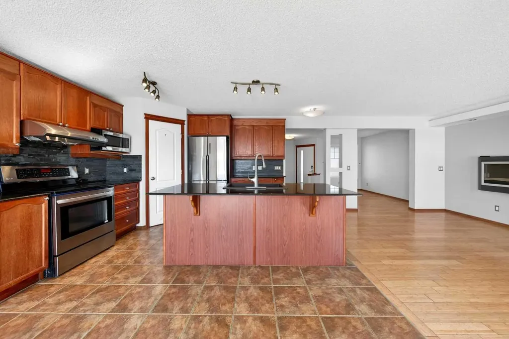172 Kincora Drive NW Calgary AB T3R 1L5