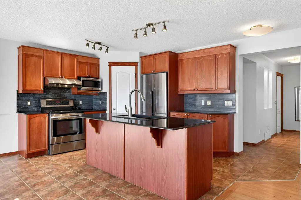 172 Kincora Drive NW Calgary AB T3R 1L5