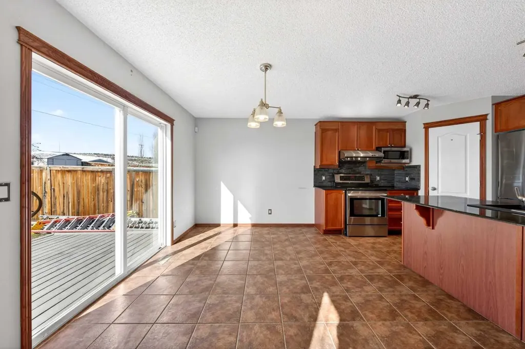172 Kincora Drive NW Calgary AB T3R 1L5