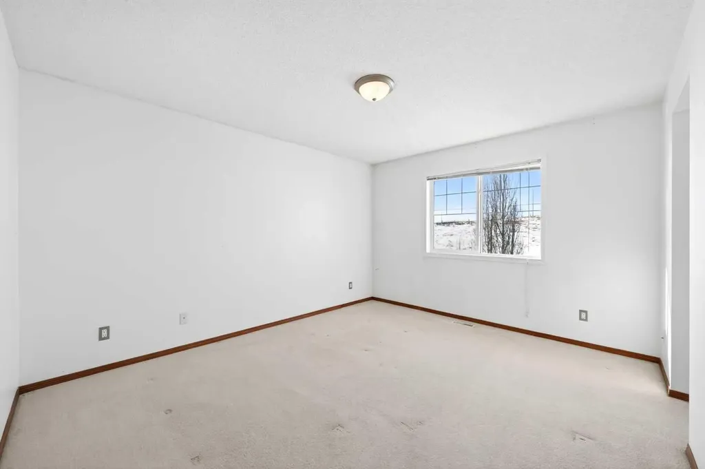 172 Kincora Drive NW Calgary AB T3R 1L5