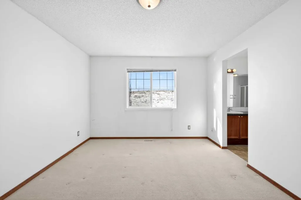 172 Kincora Drive NW Calgary AB T3R 1L5