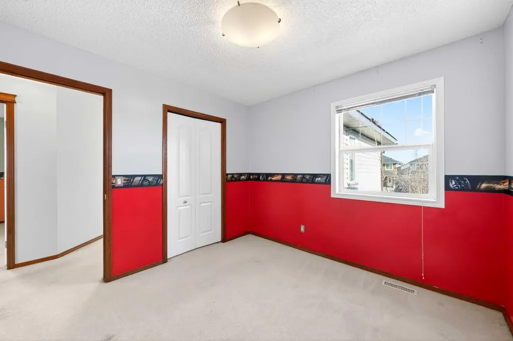 172 Kincora Drive NW Calgary AB T3R 1L5