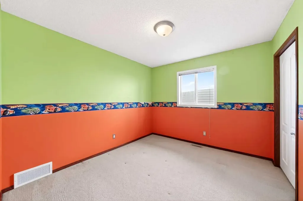 172 Kincora Drive NW Calgary AB T3R 1L5