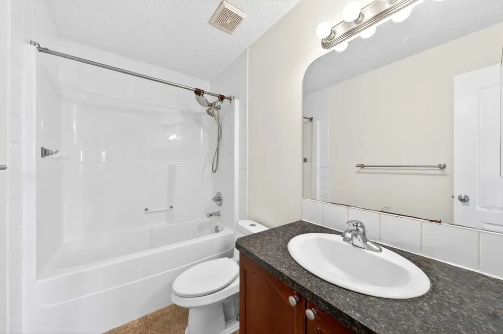 172 Kincora Drive NW Calgary AB T3R 1L5