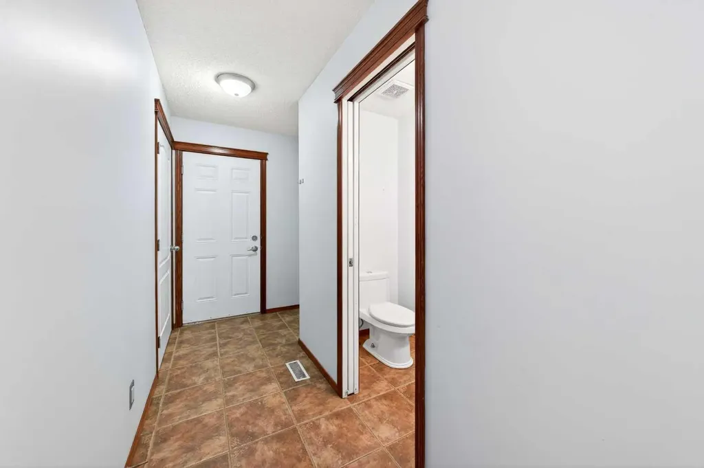 172 Kincora Drive NW Calgary AB T3R 1L5
