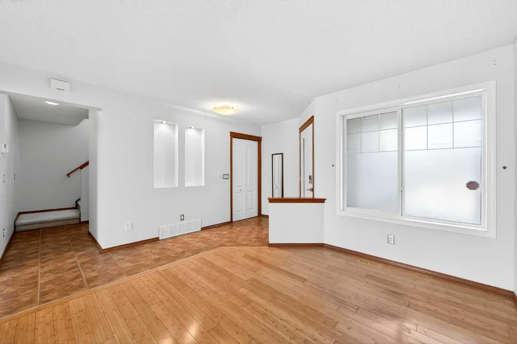 172 Kincora Drive NW Calgary AB T3R 1L5