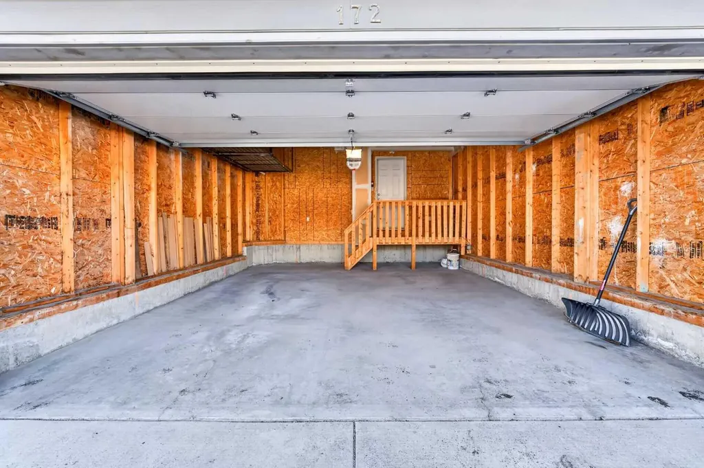 172 Kincora Drive NW Calgary AB T3R 1L5