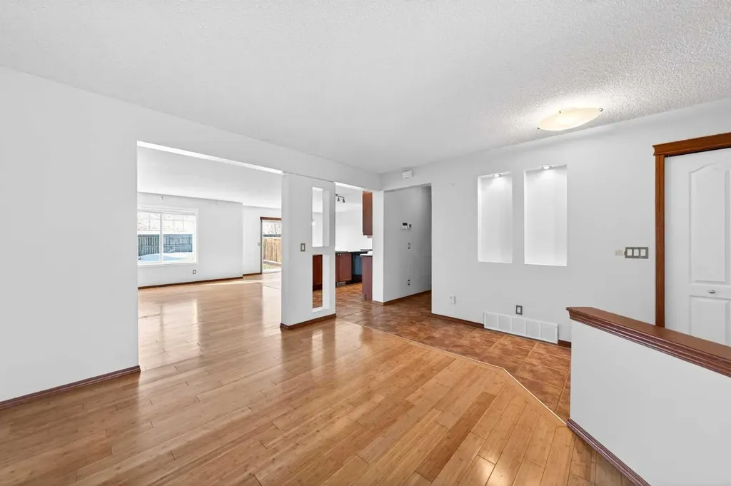 172 Kincora Drive NW Calgary AB T3R 1L5