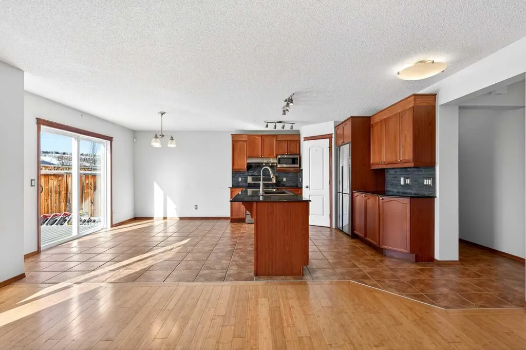 172 Kincora Drive NW Calgary AB T3R 1L5