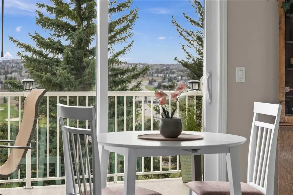 139 Country Hills Gardens NW Calgary AB T3K 5G1