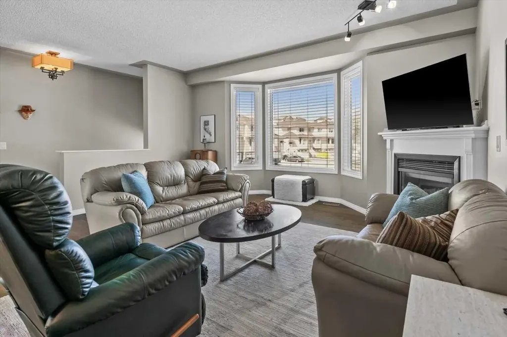 139 Country Hills Gardens NW Calgary AB T3K 5G1
