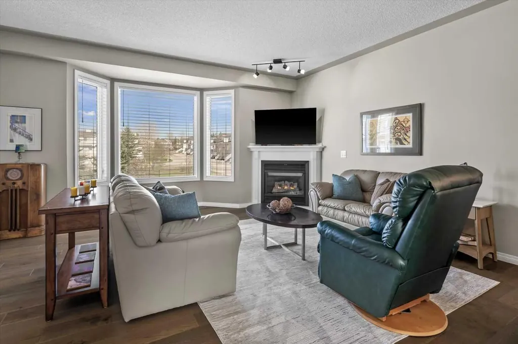 139 Country Hills Gardens NW Calgary AB T3K 5G1