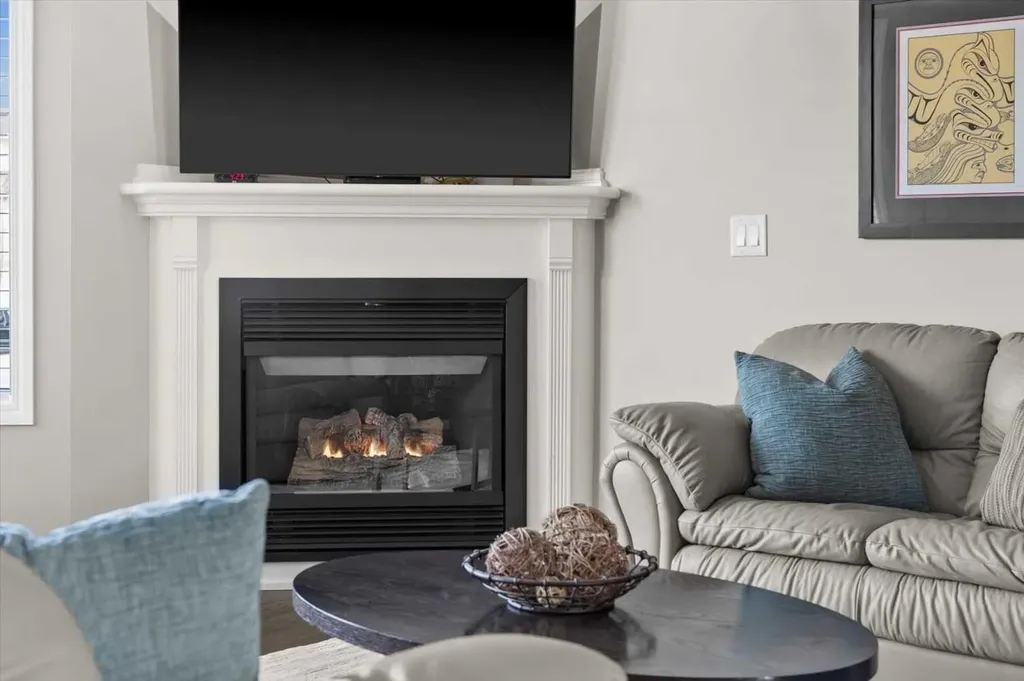 139 Country Hills Gardens NW Calgary AB T3K 5G1