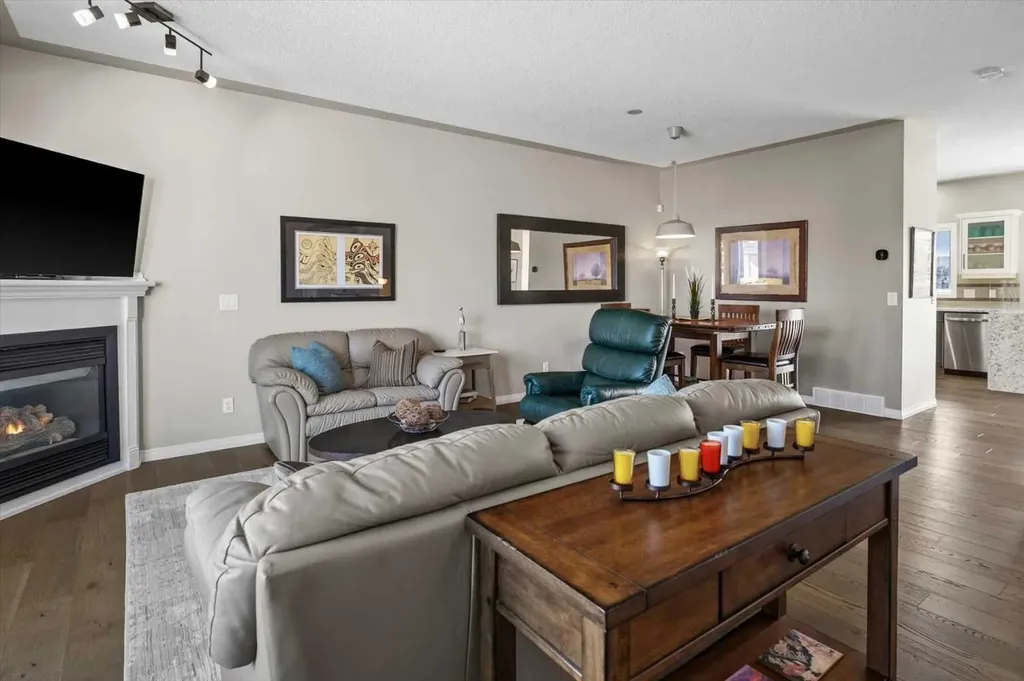 139 Country Hills Gardens NW Calgary AB T3K 5G1