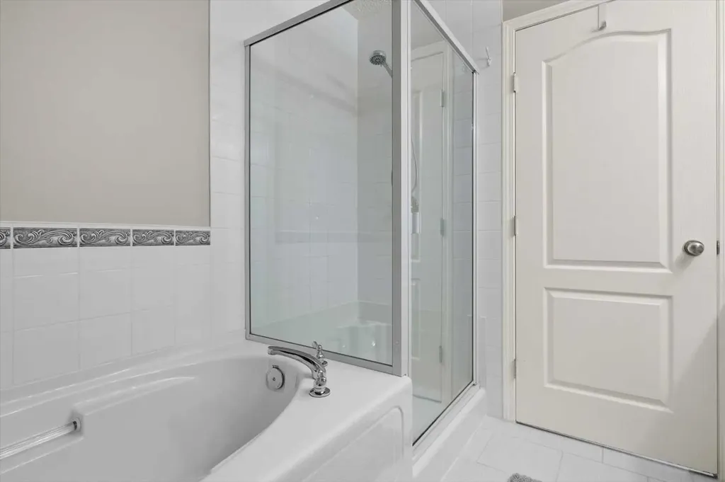 139 Country Hills Gardens NW Calgary AB T3K 5G1