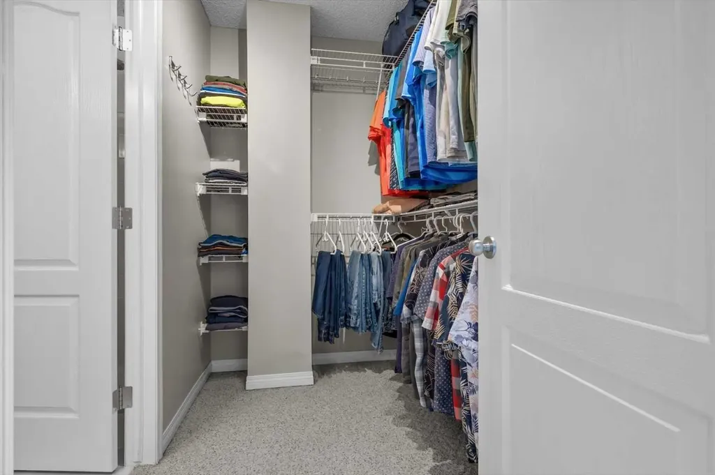 139 Country Hills Gardens NW Calgary AB T3K 5G1