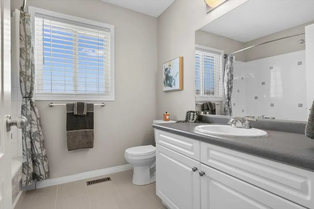 139 Country Hills Gardens NW Calgary AB T3K 5G1