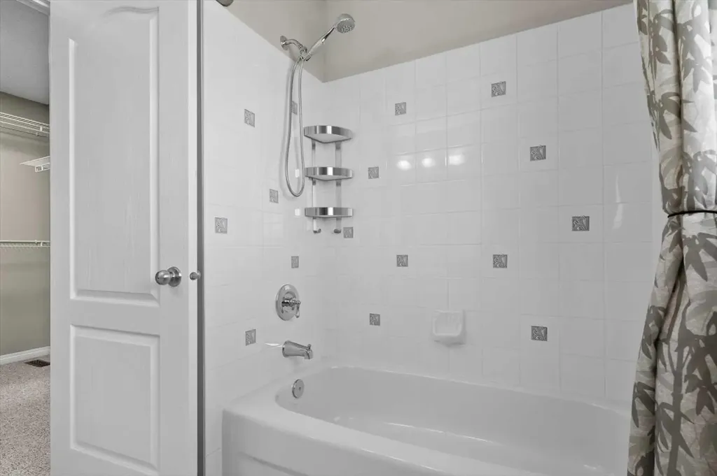 139 Country Hills Gardens NW Calgary AB T3K 5G1