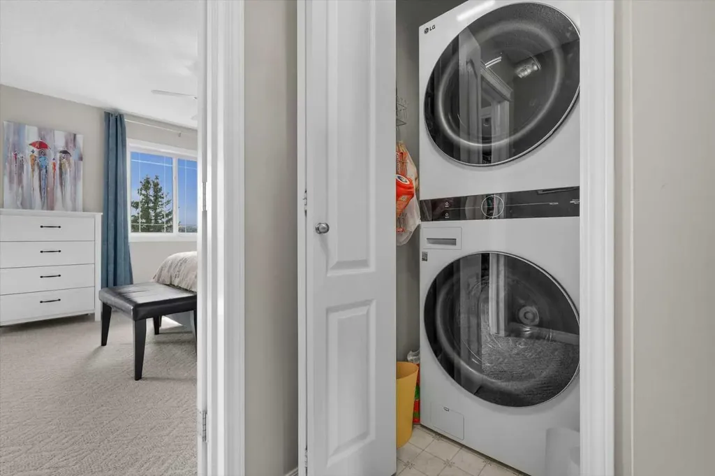 139 Country Hills Gardens NW Calgary AB T3K 5G1
