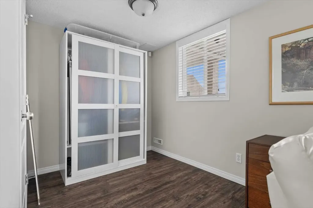 139 Country Hills Gardens NW Calgary AB T3K 5G1