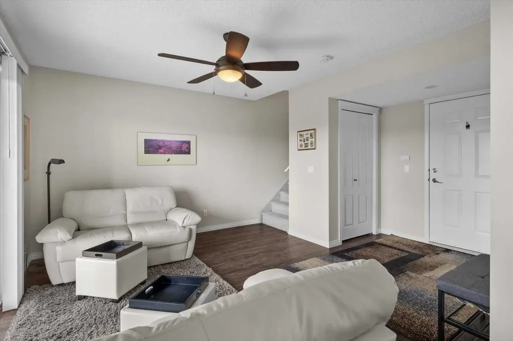 139 Country Hills Gardens NW Calgary AB T3K 5G1