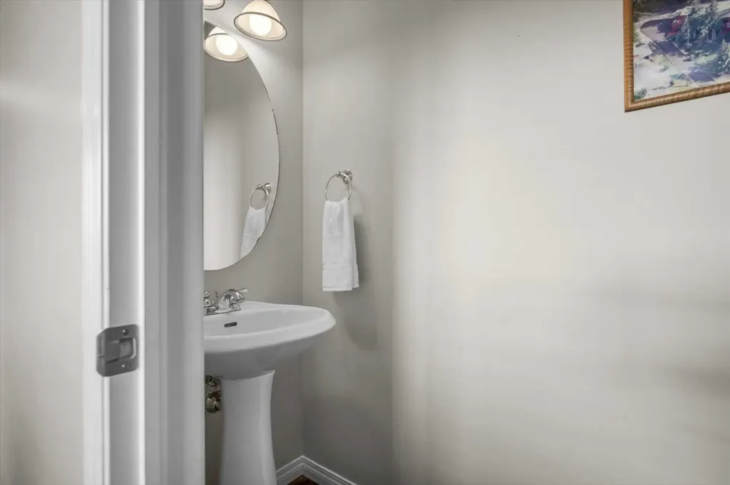 139 Country Hills Gardens NW Calgary AB T3K 5G1