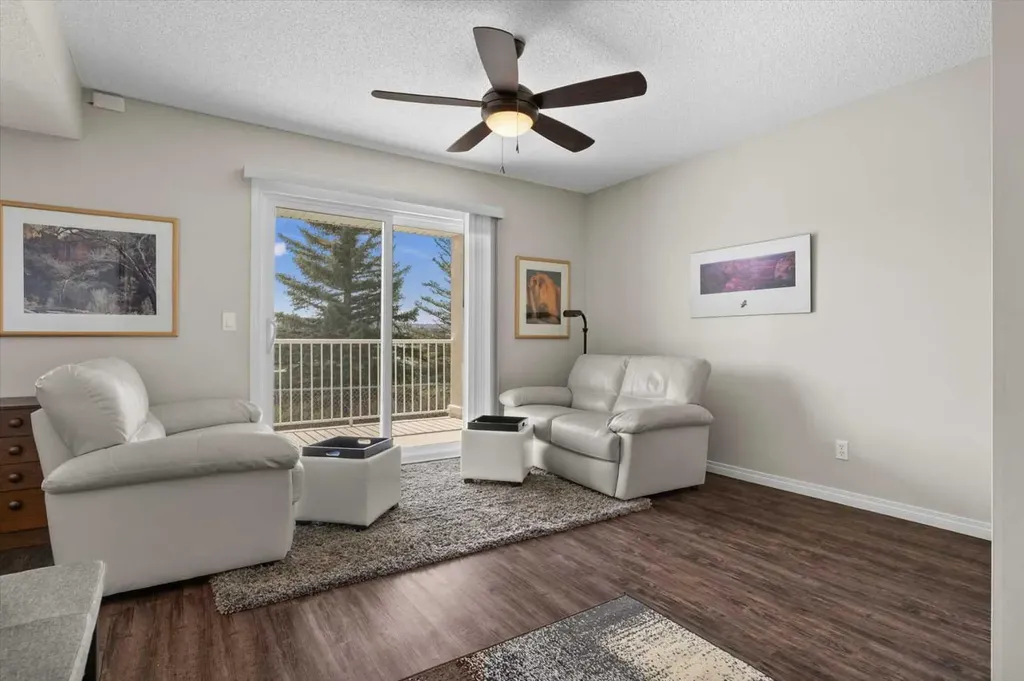 139 Country Hills Gardens NW Calgary AB T3K 5G1