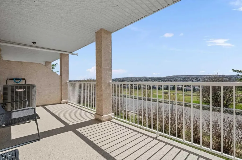 139 Country Hills Gardens NW Calgary AB T3K 5G1