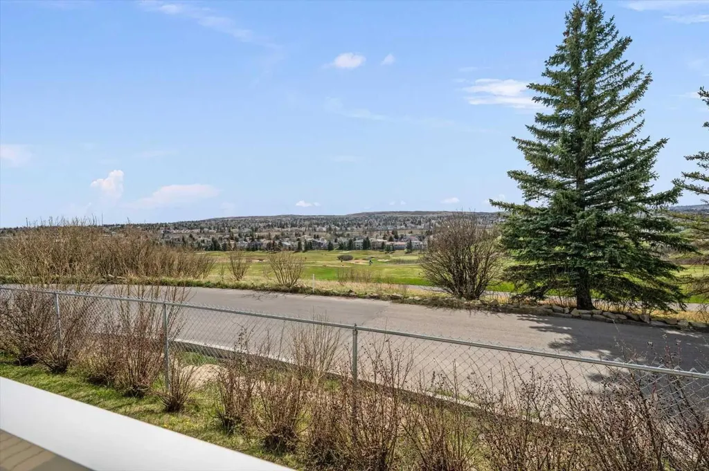 139 Country Hills Gardens NW Calgary AB T3K 5G1