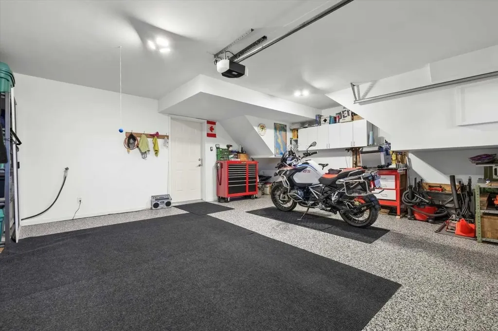 139 Country Hills Gardens NW Calgary AB T3K 5G1